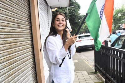Shehnaaz Gill Wishes Paparazzi, Fans Independence Day; Poses With Tricolour