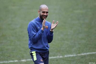 Pep Guardiola warmly welcomed in 1st Bayern training