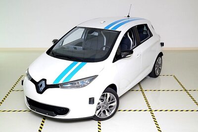 Renault Callie Autonomous Car Prototype Matches Professional Driver at Obstacle Test [Video]