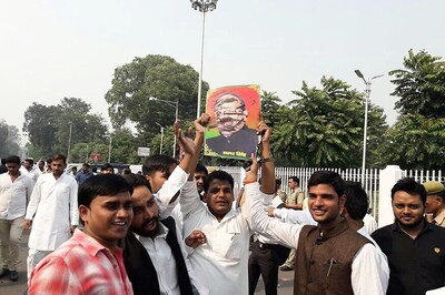 Samajwadi Party Youth Wing Torches Effigy of Amar Singh