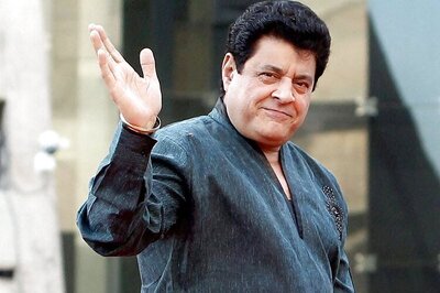 Is the government planning to suspend protesting students over Gajendra Chauhan's appointment controversy?