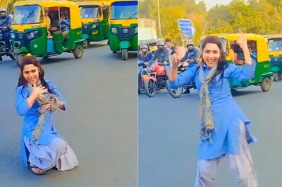 This School Girl's Viral Dance Act In The Middle Of Busy Road Brings Traffic To A Halt