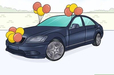 How to Decorate a Car for a Parade