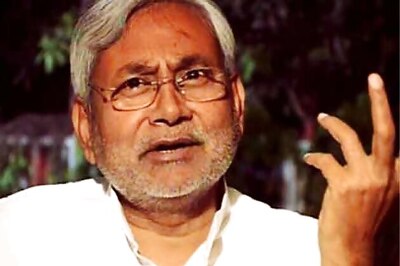 Nitish Kumar starts 24-hour satyagraha against Land Bill
