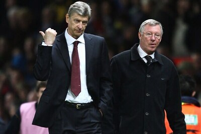 Arsenal aim to dent Man Utd's title hopes