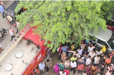 Delhi: 2 Rescued After Under-construction Building Collapses in Dakshinpuri; Search On for Others