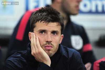 Manchester United's Michael Carrick out for up to a month - reports
