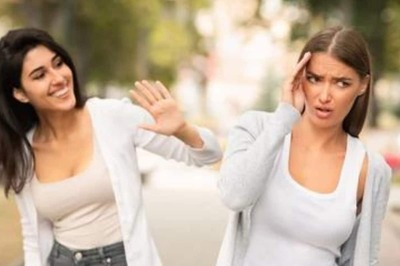 Are You In A Toxic Friendship? 7 Red Flags You Should Never Ignore
