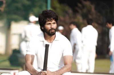 Jersey Review: Shahid Kapoor Delivers a Sixer With His Performance, Mrunal Thakur Shines Despite Limited Screen Time