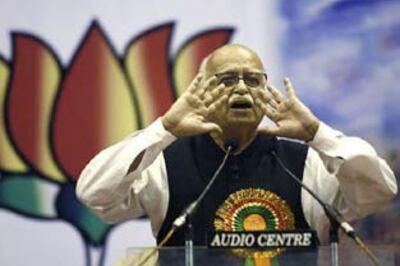 Advani finds his issue for elections: corruption