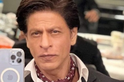 Shah Rukh Khan Treats Fans to Priceless Selfie On His 30 Years in Bollywood; Ranveer Singh Reacts