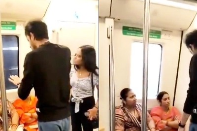 'Live And Let Live': Couple Fights With Aunties in Delhi Metro For Accusing Them of 'Standing Closely'