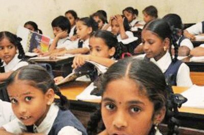 Loans for Smartphones, Trekking Through Jungles: 'Lost Generation' Fears as Covid Locks Out India's Poor Students