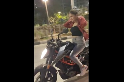 Surat Girl Doing Bike Stunts Without Helmet Goes Viral on Instagram, Booked by Gujarat Police