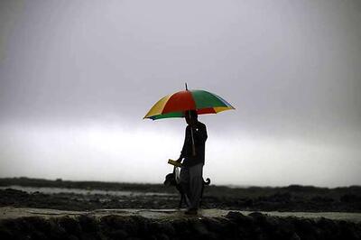 Humid start to day for Delhi; showers likely