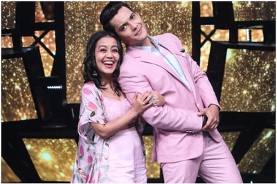 Aditya Narayan, Neha Kakkar Set the Indian Idol Stage on Fire with Their Romantic Dance Moves