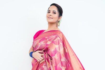 Anasuya Bharadwaj Keeps It Simple Yet Stylish In A White Cotton Saree