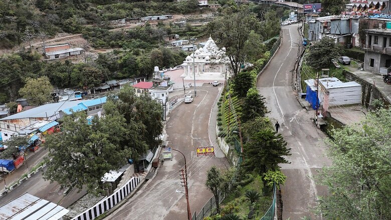 16 Pilgrims from Delhi Enroute Vaishno Devi Injured in Road Accident in Jammu and Kashmir's Udhampur