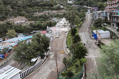 16 Pilgrims from Delhi Enroute Vaishno Devi Injured in Road Accident in Jammu and Kashmir's Udhampur