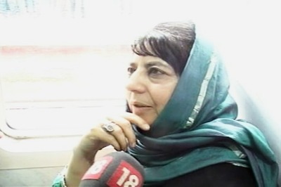 Mehbooba Asks Students to Refrain From Stone Pelting in Kashmir