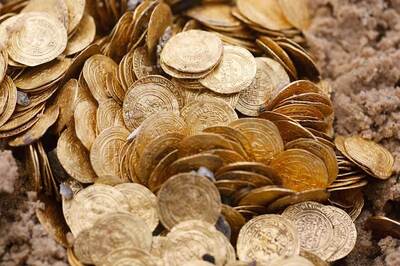 DRI Seizes 160 Gold Biscuits Worth Rs 5.77 Crore Smuggle Into India from Bangladesh