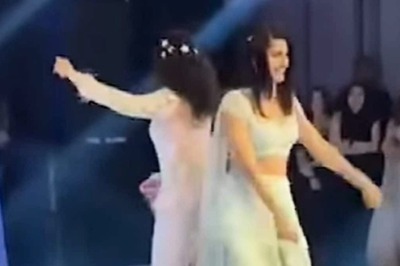 Watch: Taapsee Pannu And Sister Shagun Groove To This Karisma Kapoor Song On Sangeet Night