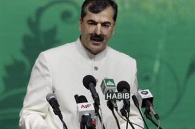 Gilani thanks Manmohan for New Year card, wishes