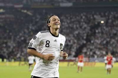 Real Madrid willing to sell Ozil to Manchester United