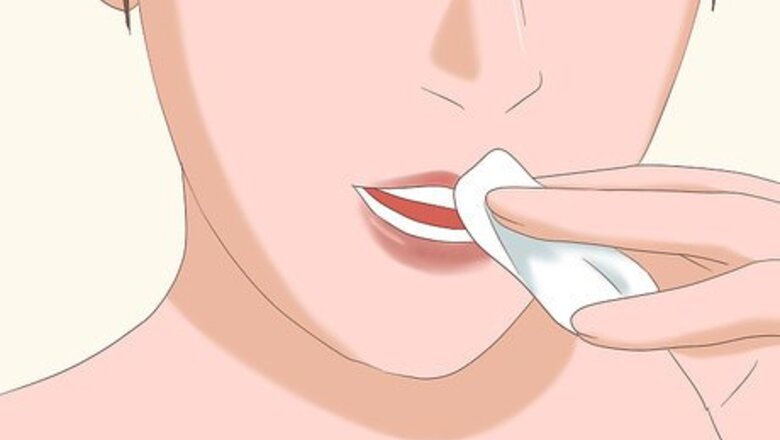 How to Moisturize Your Lips Before Bed