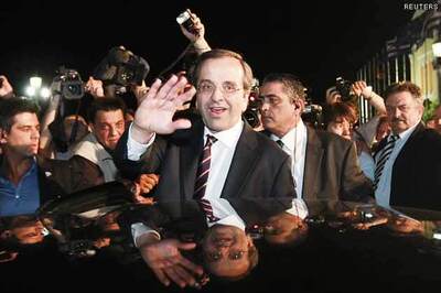 Greek pro-Eurozone parties look to forge coalition