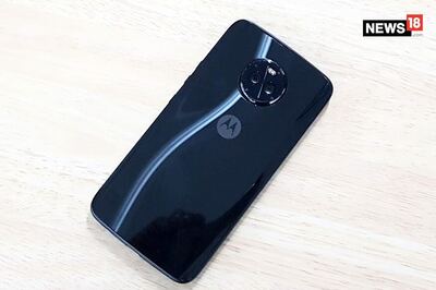 Motorola Gets Patent For Foldable Smartphone: Report