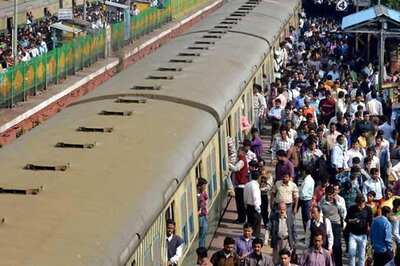 Mumbai Man Chasing Mobile Phone Thief Dies After Falling on Tracks