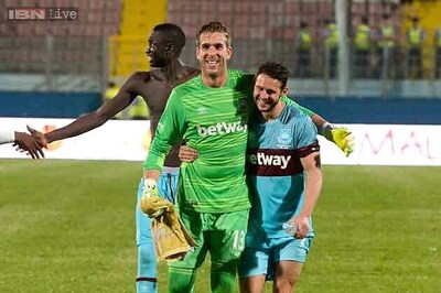 West Ham United scrape through on penalties in Europa League