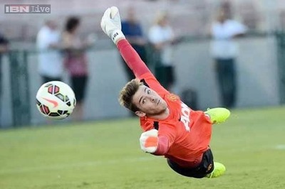 Van Gaal expects David de Gea to stay at Manchester United