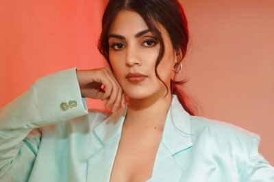 Rhea Chakraborty to Not Attend IIFA 2022, Wasn’t Aware of Lookout Notice Against Her