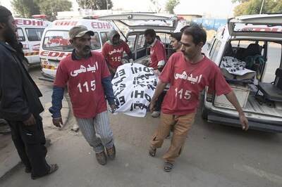 Pakistan Army Claims 100 Militants Killed After Shrine Bombing