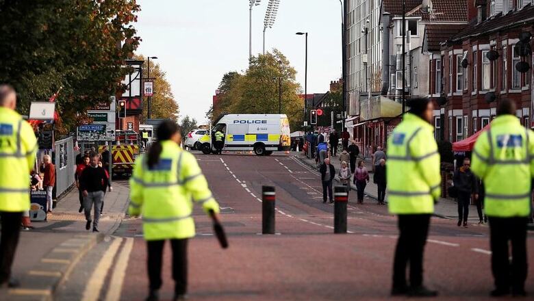UK Police Enter Bahraini Embassy in London as Protester Scales Roof