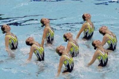 Perfect ending for Russian synchronised swimmers