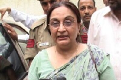 Sign on fax not Bharti's: Nitish's mom