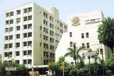 Workers fear uncertain future as UP Stock Exchange fails to comply with Sebi guidelines