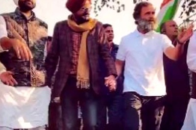 Sidhu Moose Wala’s Father Joins Rahul Gandhi’s Bharat Jodo Yatra in Punjab| WATCH