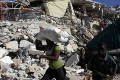 Quake-hit Haitians await foreign disaster relief