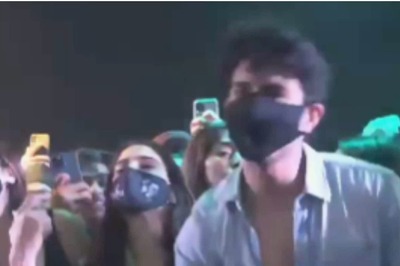 Watch: Sara Ali Khan Gives Millennial Concert Fashion Goals at AP Dhillon's Show, Janhvi and Ibrahim Ali Join Her