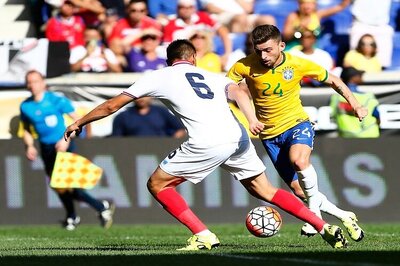 Hulk scores in Brazil's 1-0 win over Costa Rica
