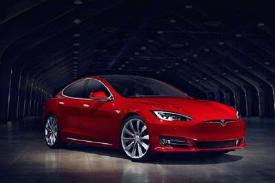 Man Purposely Damages Tesla Model S to Save a Life; Elon Musk Announces Compensation