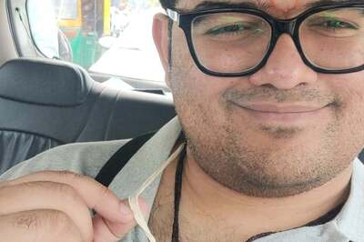 Doctor Shows off 'Sacred' Thread Worn by Brahmins in Selfie, Gets Schooled on Twitter