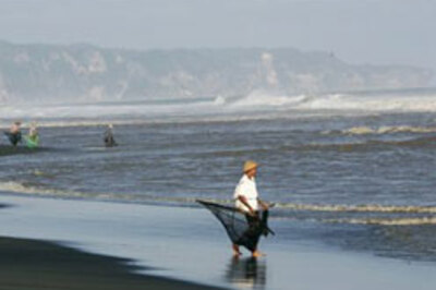 Indian relief ship sails to Indonesia