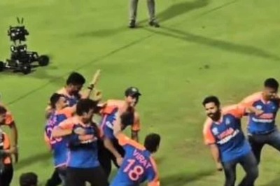 Virat Kohli, Rohit Sharma, Other Players Dance Their Hearts Out As Wankhede Cheers On | WATCH