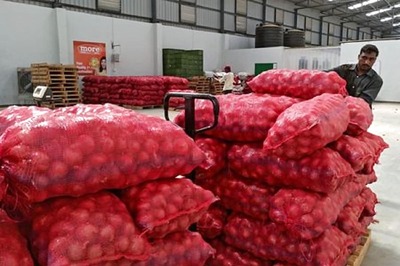 As India Faces Dual Trouble of Virus & Heavy Rains, Onion Tears Fuel Fears of Sustained Inflation this Winter