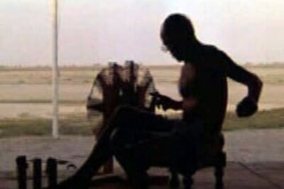 Khadi show gets booed by Gandhians